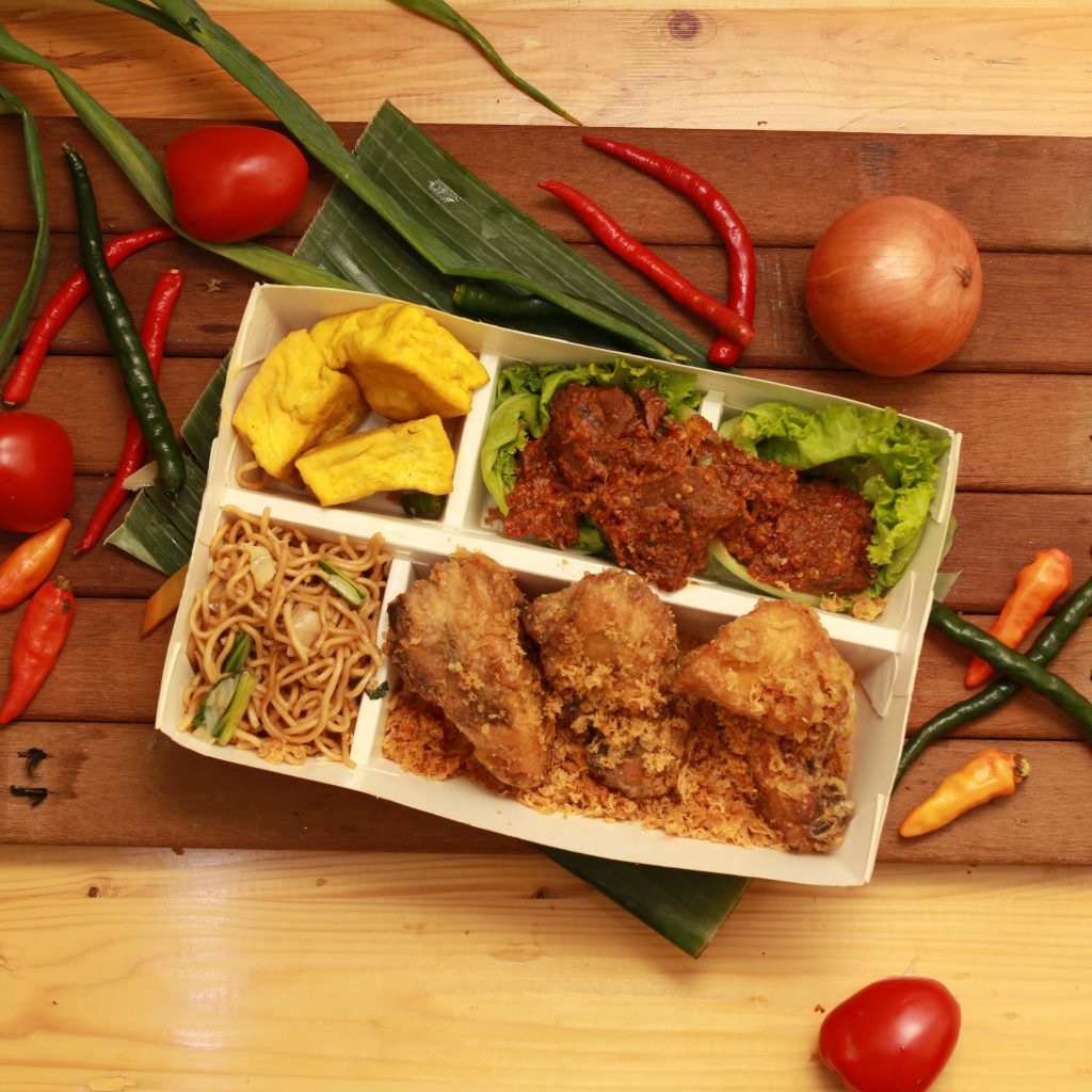 Family Box Ayam Kremes & Rendang